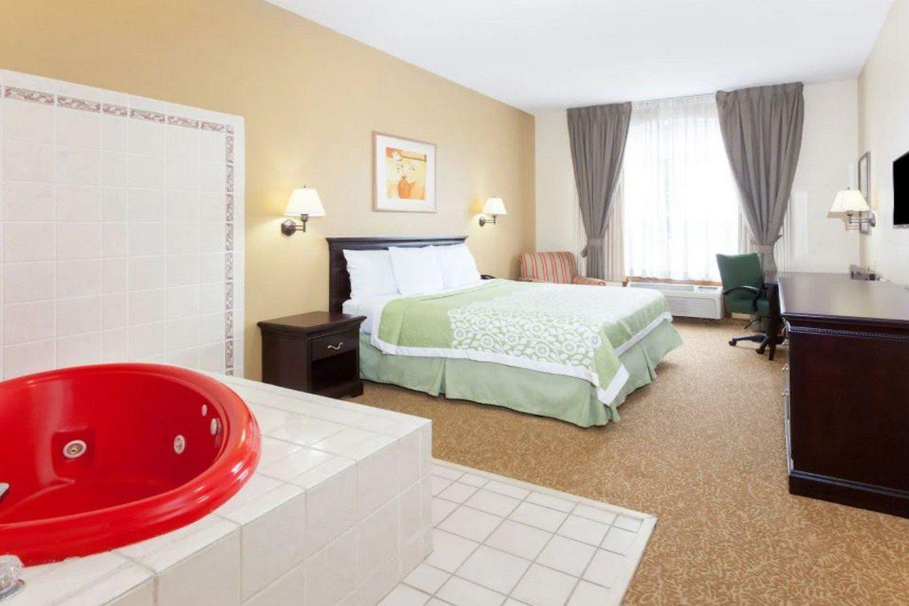 Days Inn & Suites By Wyndham Tucker/Northlake Exterior foto