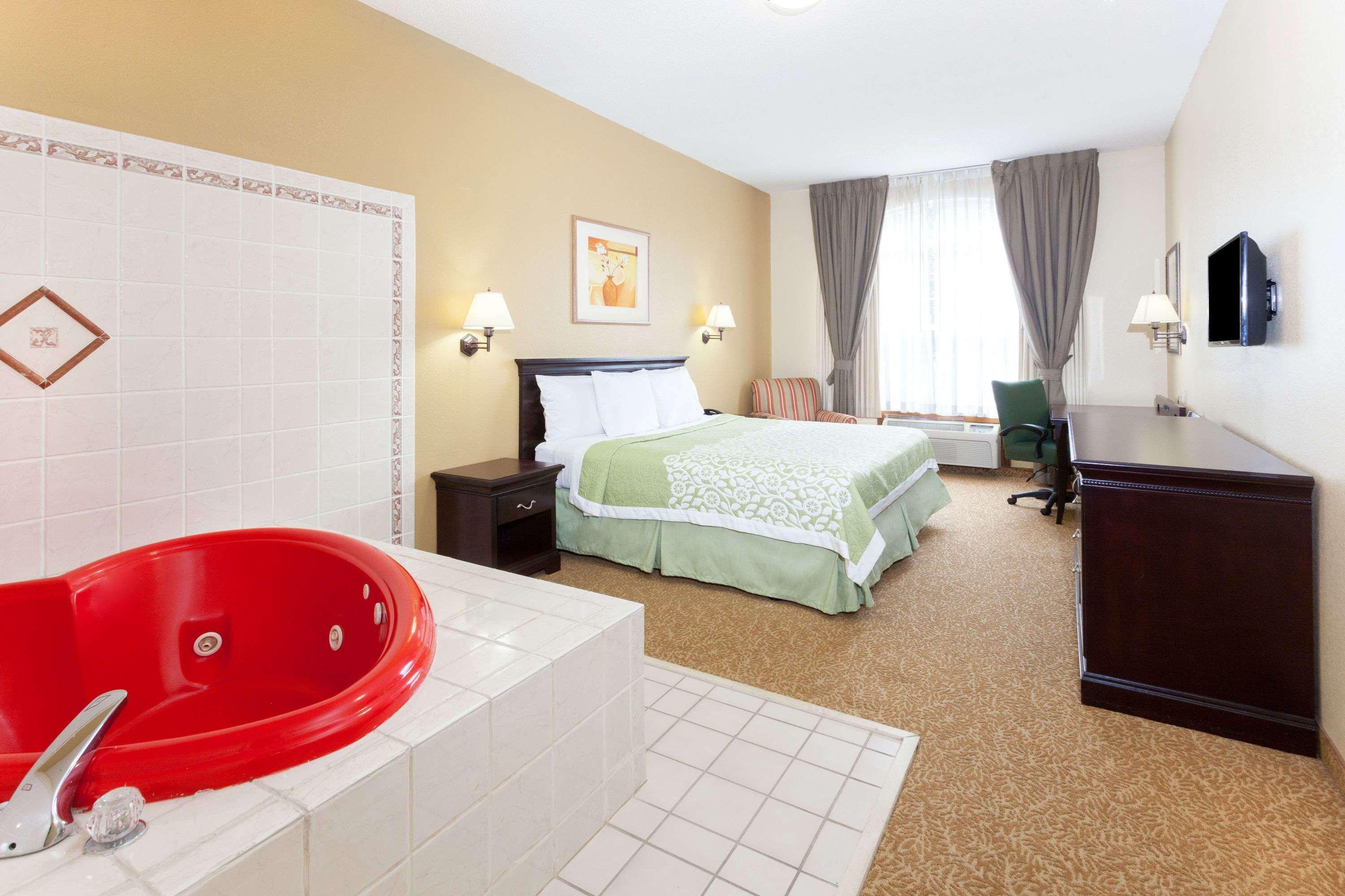 Days Inn & Suites By Wyndham Tucker/Northlake Exterior foto