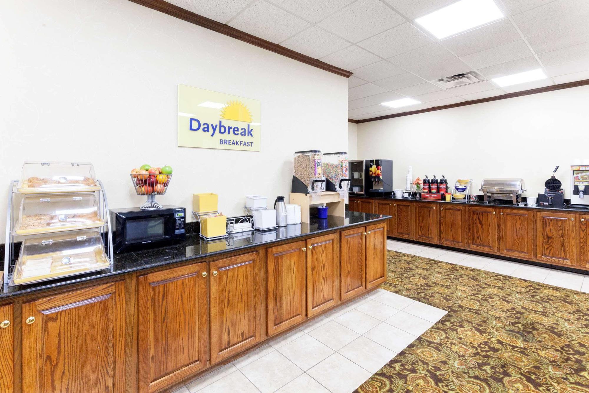 Days Inn & Suites By Wyndham Tucker/Northlake Exterior foto